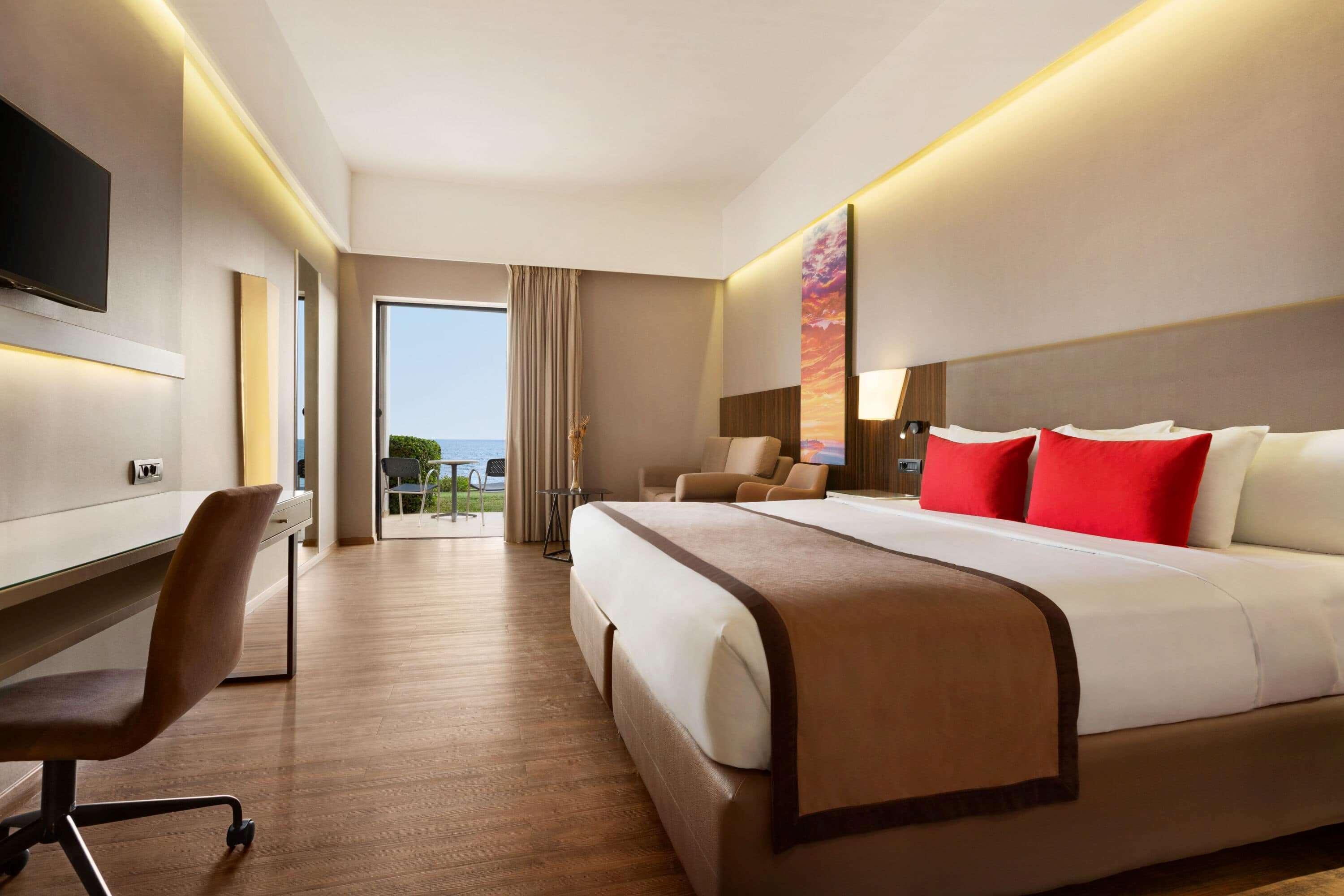 Ramada Plaza by Wyndham Thraki Hotel Alexandroupoli Bagian luar foto A room at the hotel