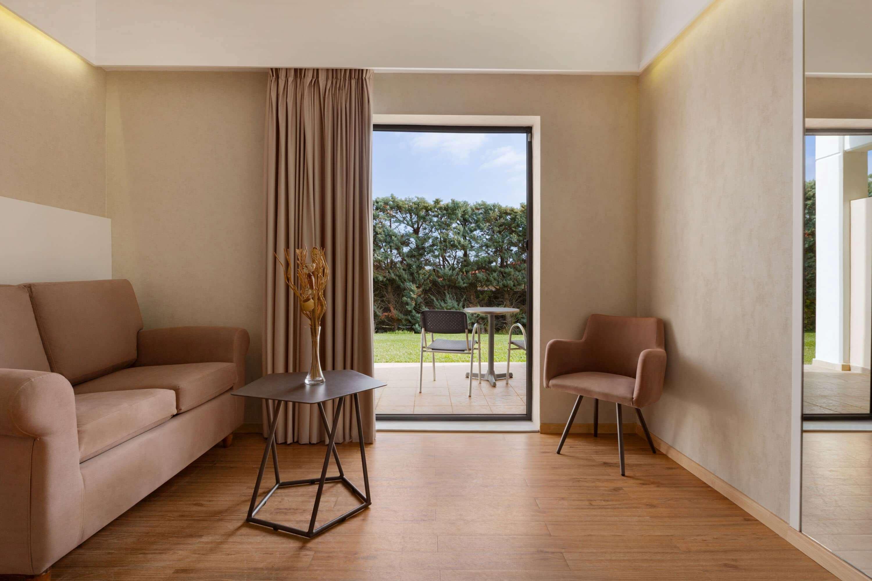 Ramada Plaza by Wyndham Thraki Hotel Alexandroupoli Bagian luar foto A room at the hotel