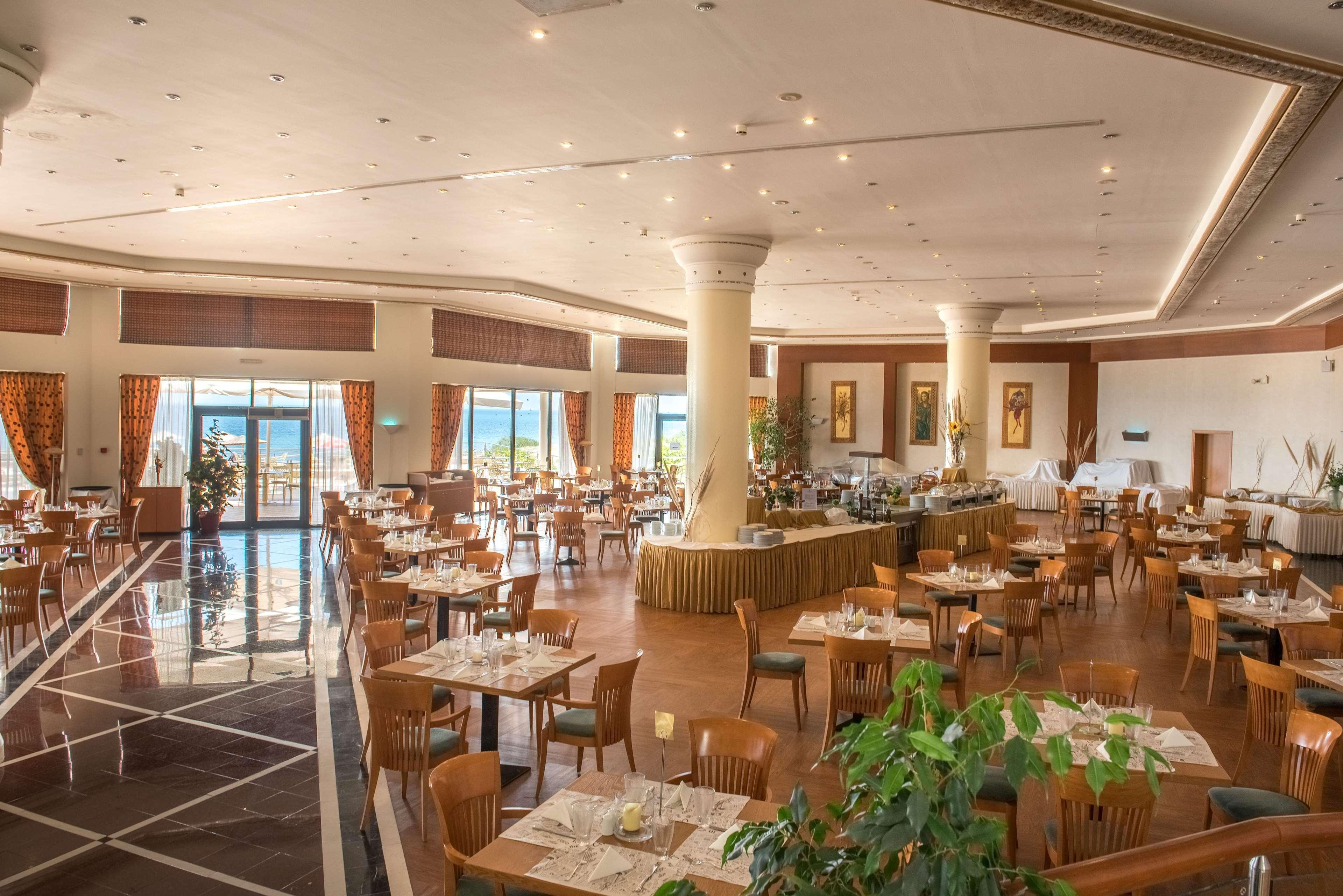 Ramada Plaza by Wyndham Thraki Hotel Alexandroupoli Bagian luar foto The restaurant
