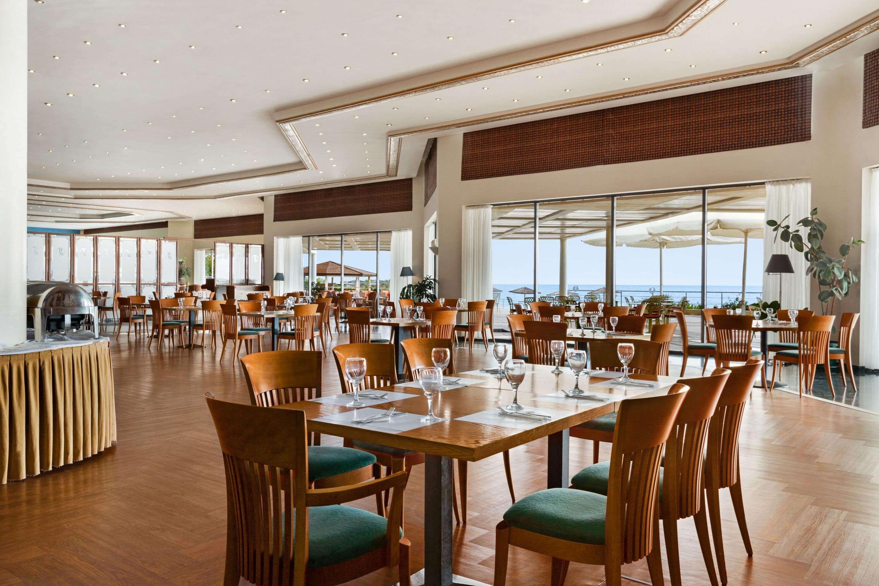 Ramada Plaza by Wyndham Thraki Hotel Alexandroupoli Bagian luar foto The restaurant