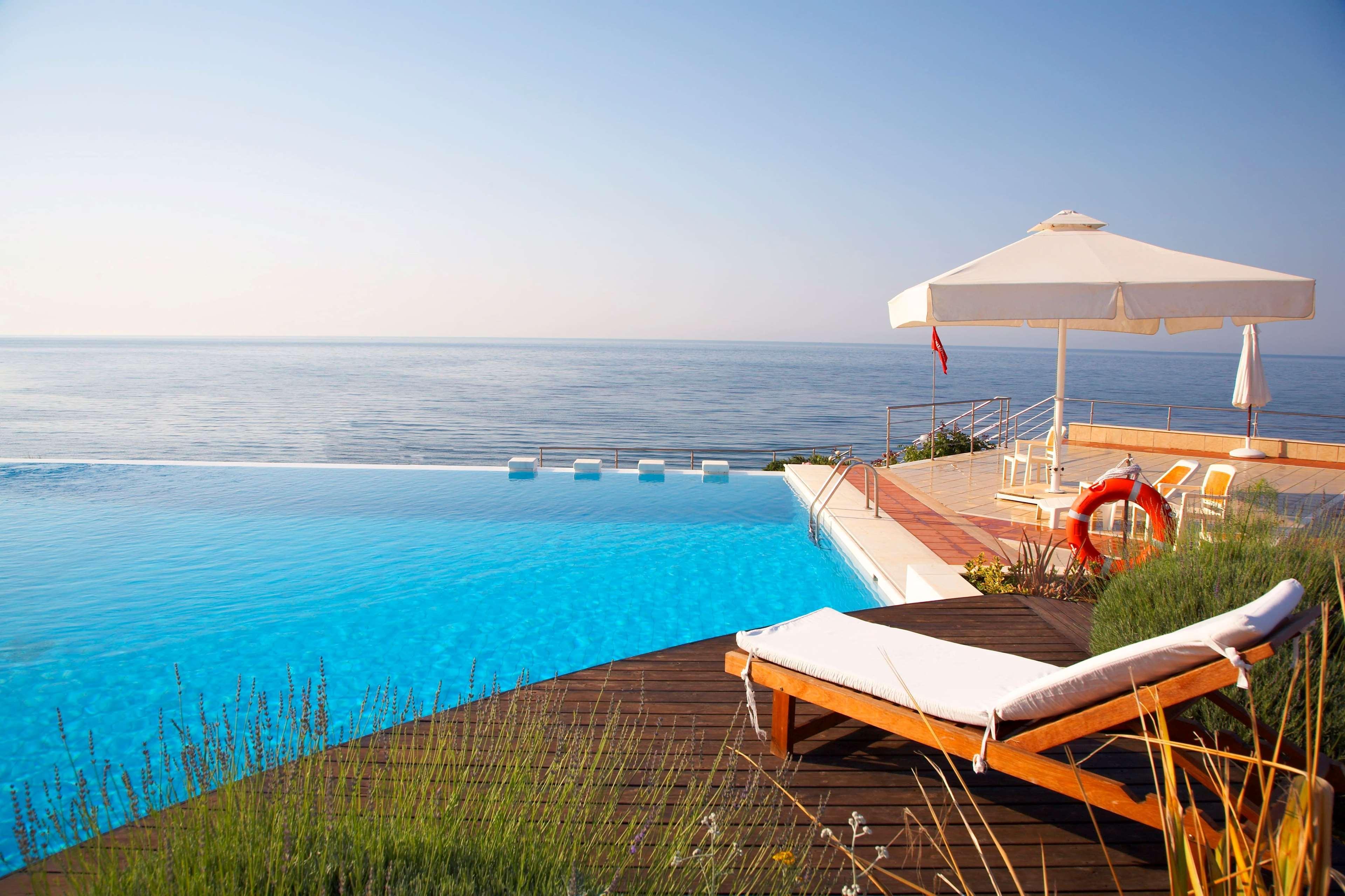 Ramada Plaza by Wyndham Thraki Hotel Alexandroupoli Bagian luar foto Infinity pool at the Hotel Porto Bay Falomo, Venice, Italy