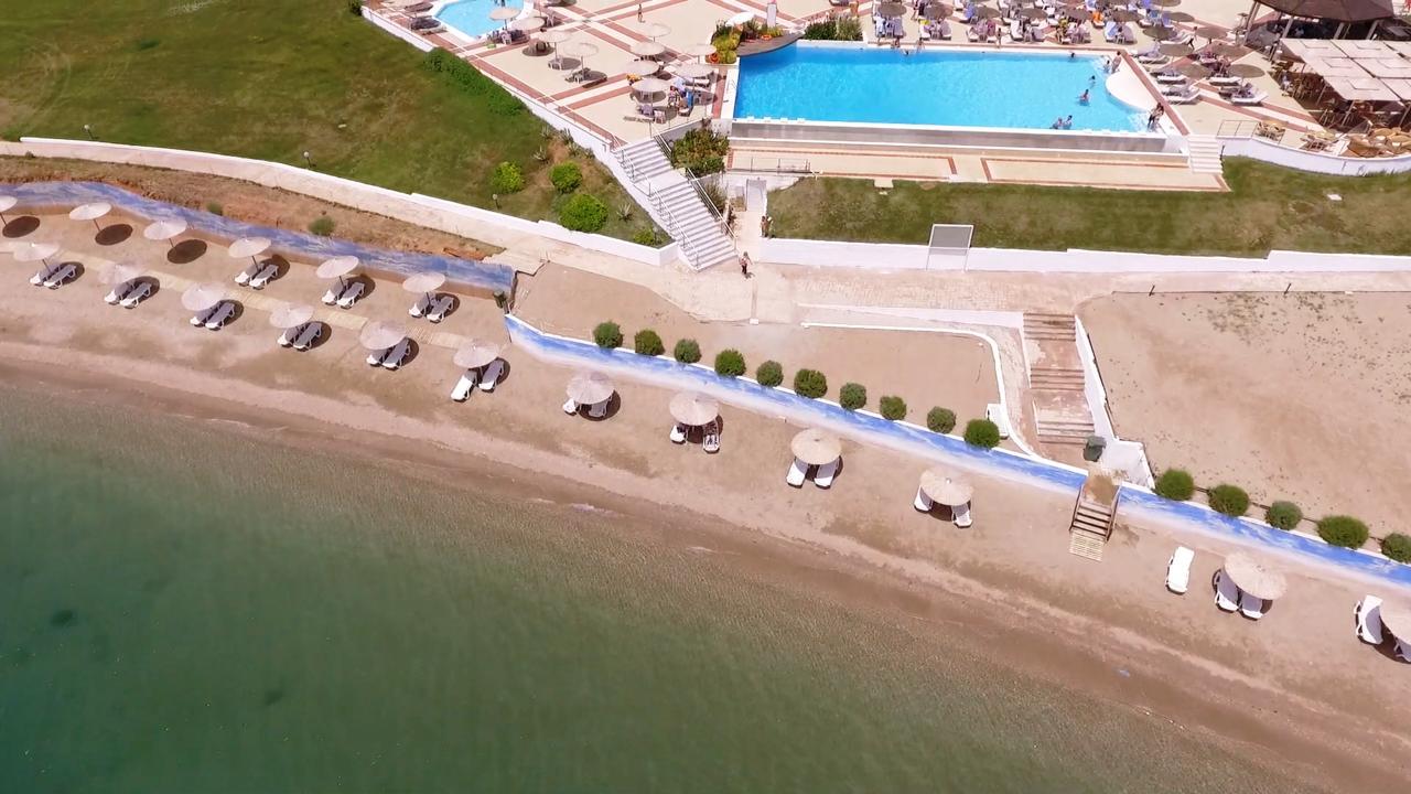Ramada Plaza by Wyndham Thraki Hotel Alexandroupoli Bagian luar foto Aerial view of the beach