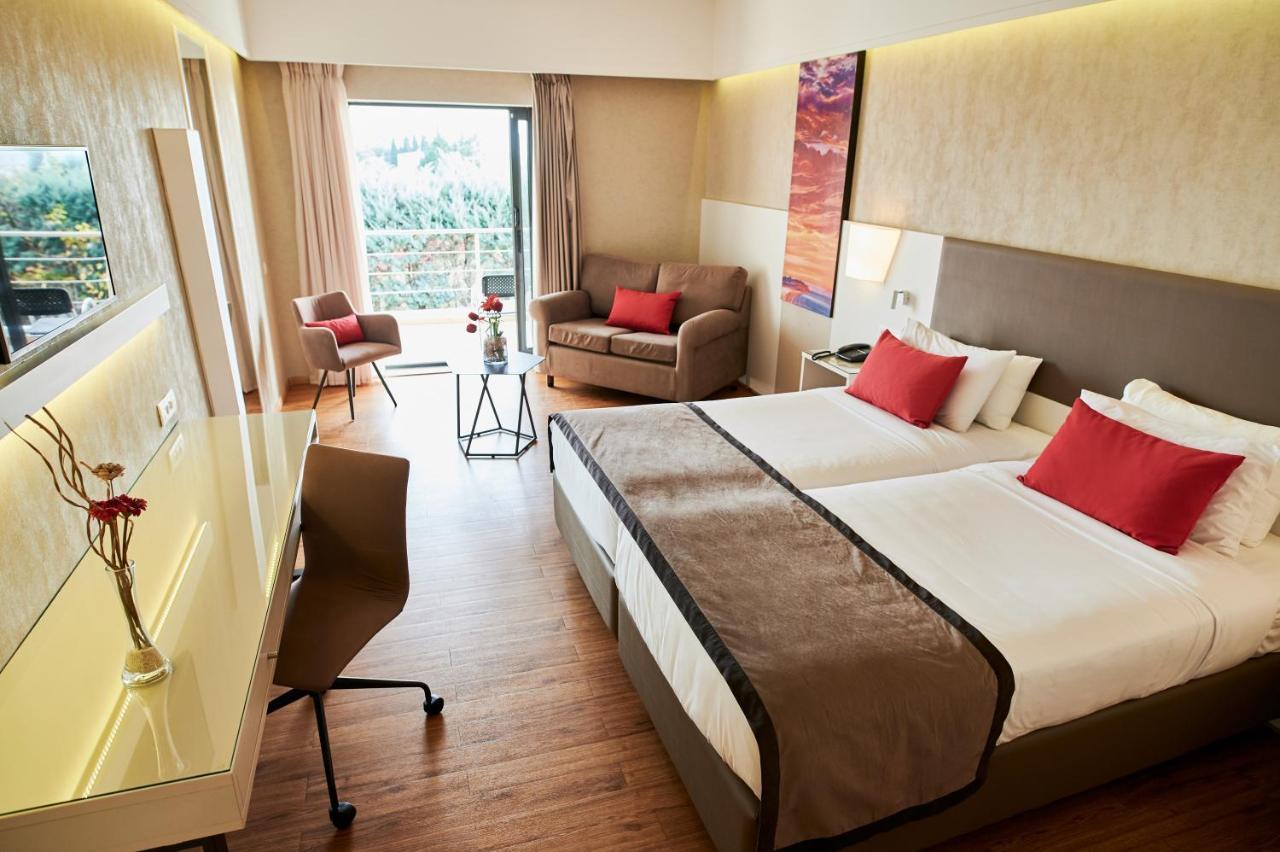 Ramada Plaza by Wyndham Thraki Hotel Alexandroupoli Bagian luar foto A room at the hotel