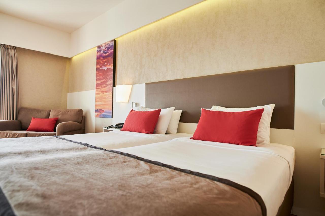 Ramada Plaza by Wyndham Thraki Hotel Alexandroupoli Bagian luar foto A room at the hotel