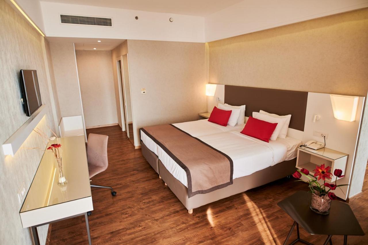 Ramada Plaza by Wyndham Thraki Hotel Alexandroupoli Bagian luar foto A room at the hotel
